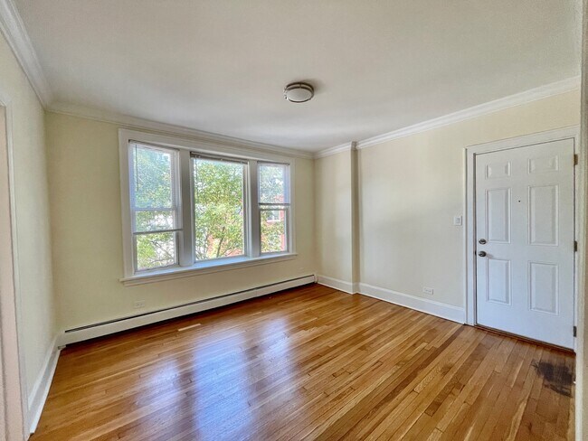Building Photo - 7025 N Damen Ave