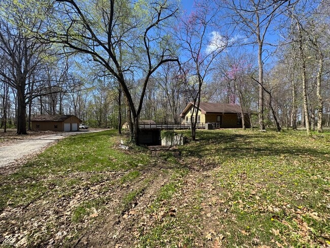Building Photo - 1365 W Stones Crossing Rd