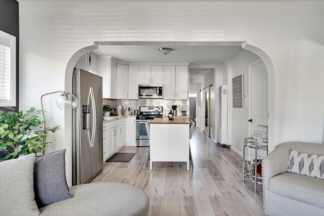 Foto del edificio - 1138 W 52nd St