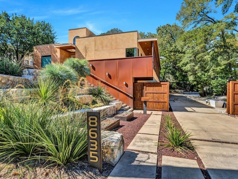 Foto principal - 8635 San Leandro Dr