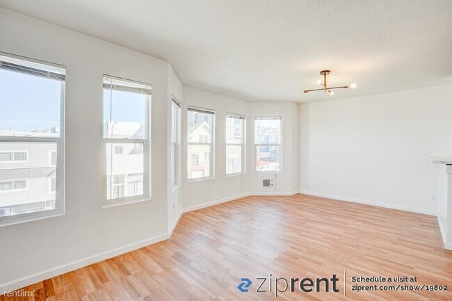 Building Photo - 4 br, 3 bath Triplex - 1927 Taraval Street...
