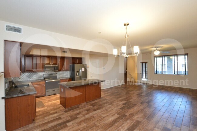 Foto del edificio - 2402 E 5th St