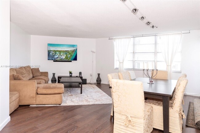 Foto del edificio - 2750 NE 183rd St