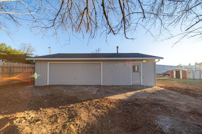 Building Photo - Stunningly Remodeled 3-Bed, 2-Bath Home wi...