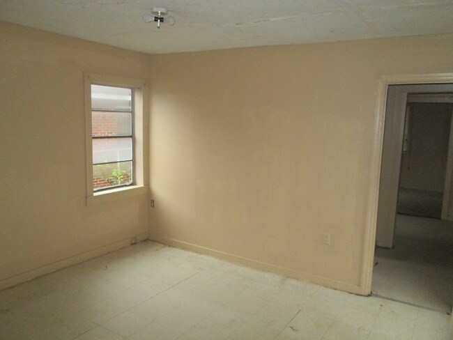 Building Photo - 912 Cedar St