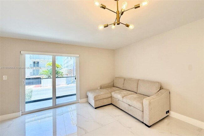 Foto del edificio - 4122 Collins Ave