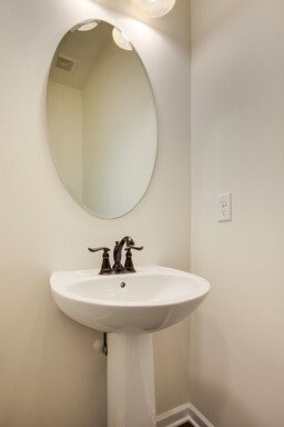 Building Photo - Beautiful 4 Bed 2.5 Bath Home In Spring Hill