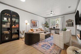 Building Photo - Lorian