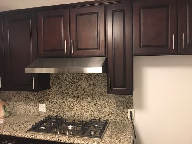 Foto del edificio - 212 E Broadway