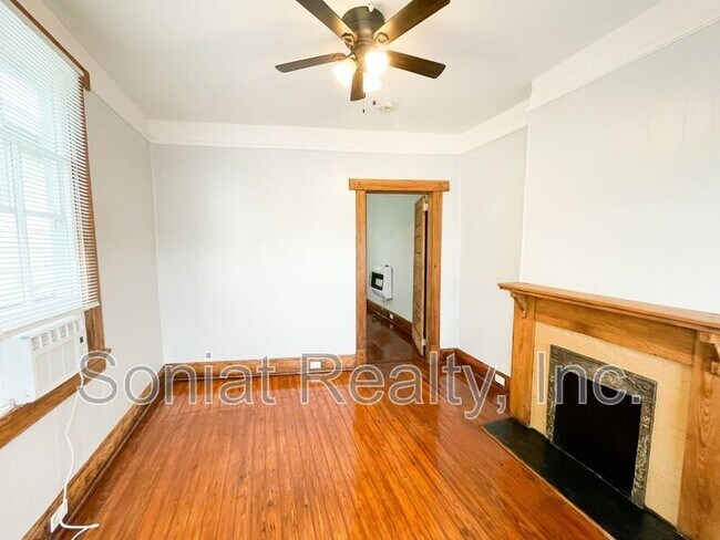 Foto del edificio - 648 S Rendon St