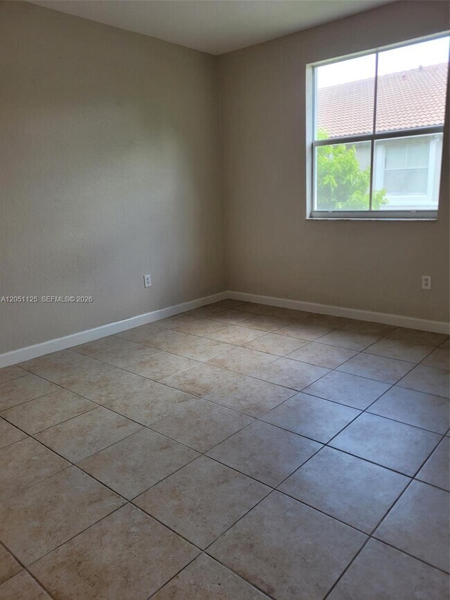 Foto del edificio - 1663 SE 29th St