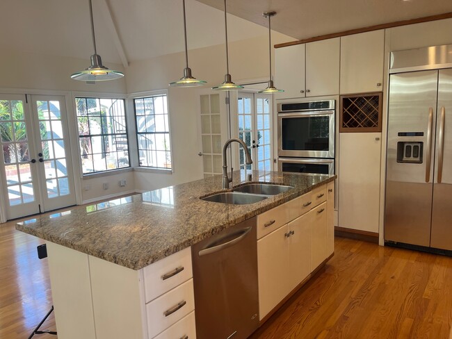 Foto del edificio - 3516 Crown Point Dr