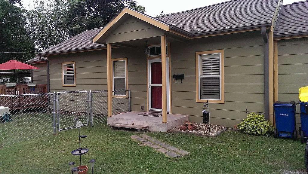 Primary Photo - 215 W 10th Ave