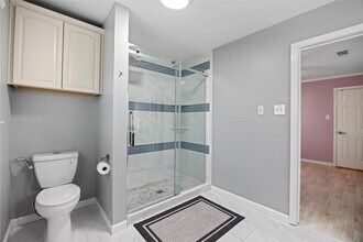 Building Photo - 918 Hollow Tree St