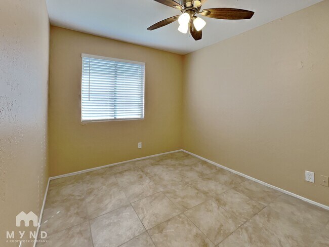 Building Photo - 1702 E Cambridge Ave