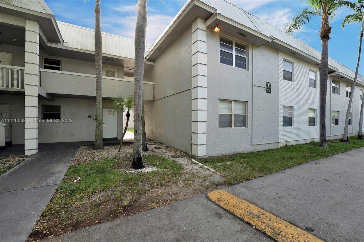 17255 SW 95th Ave Unit 128, Palmetto Bay, FL 33157 Condo for Rent in Palmetto Bay, FL