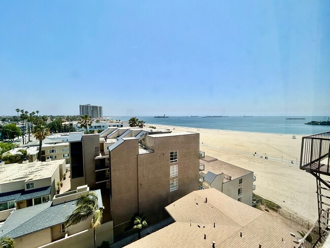 Building Photo - 7th Floor Studio Condo in Historic Buildin...