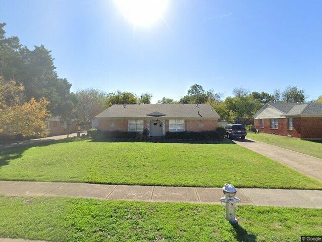 Building Photo - 312 A Hilltop