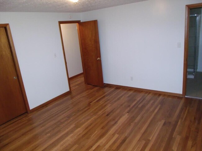 Building Photo - 2905 Shady Oak Dr