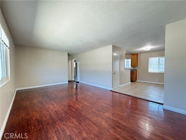 Foto del edificio - 12915 Doty Ave