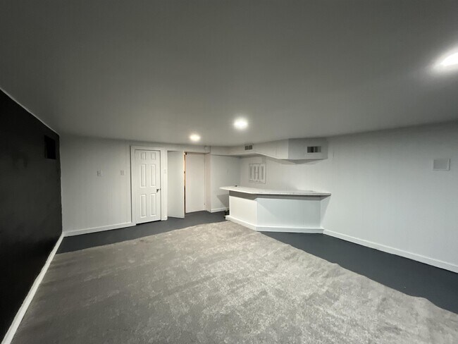 Building Photo - 2235 Middle St