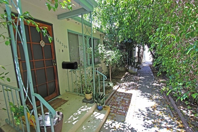 Foto del edificio - 14429-14431 1/2 Dickens St