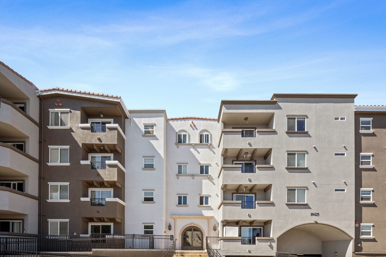 Malden Luxury Apartments Apartments in Northridge, CA