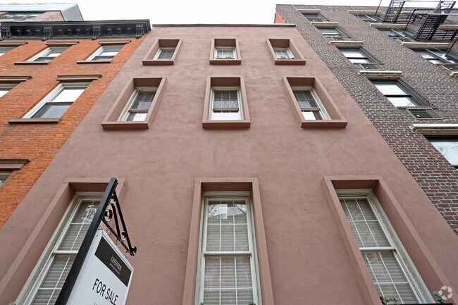 Foto del edificio - 326 W 19th St