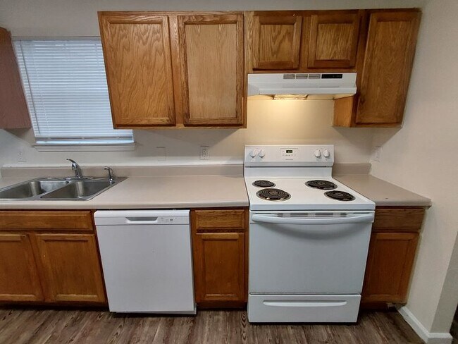 Foto del edificio - 15143 Deer Creek Dr