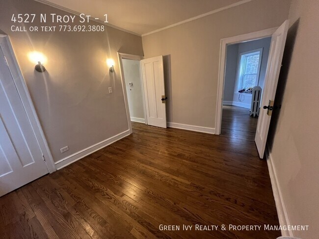 Building Photo - 4527 N Troy St