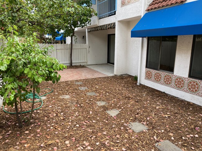 Foto del edificio - 8338 Regents Rd