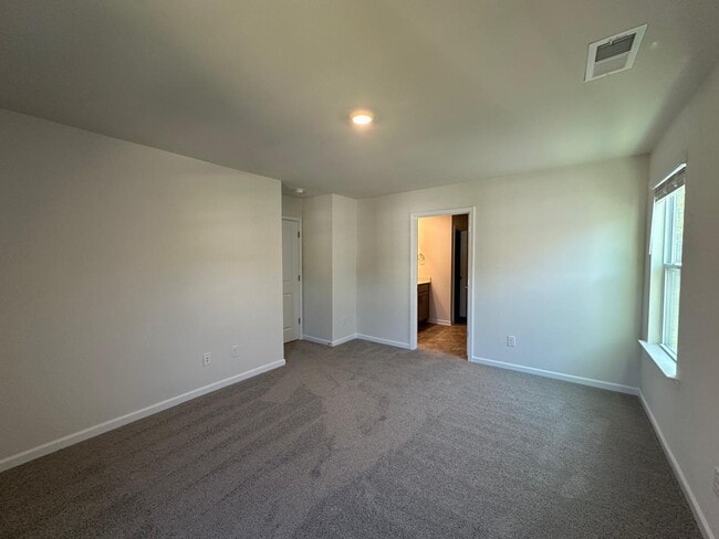 Building Photo - 2213 Lilium Dr