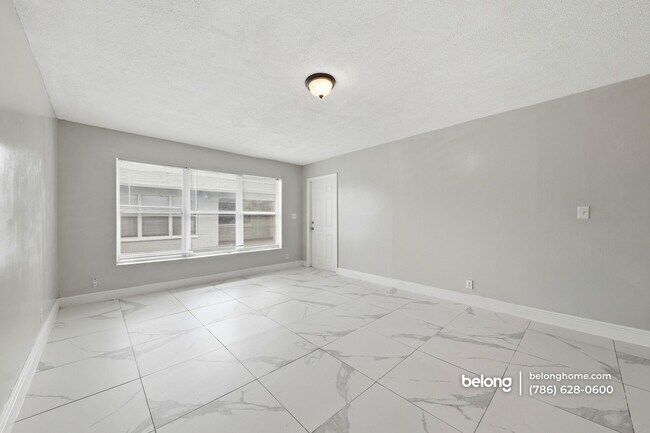 Foto del edificio - 5700 NW 28th St