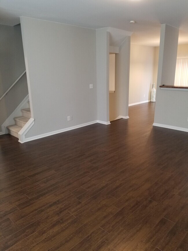 Building Photo - 6750 Blackstone Pl