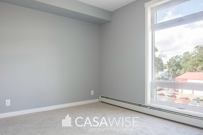 Building Photo - 9113-111 111 Ave NW