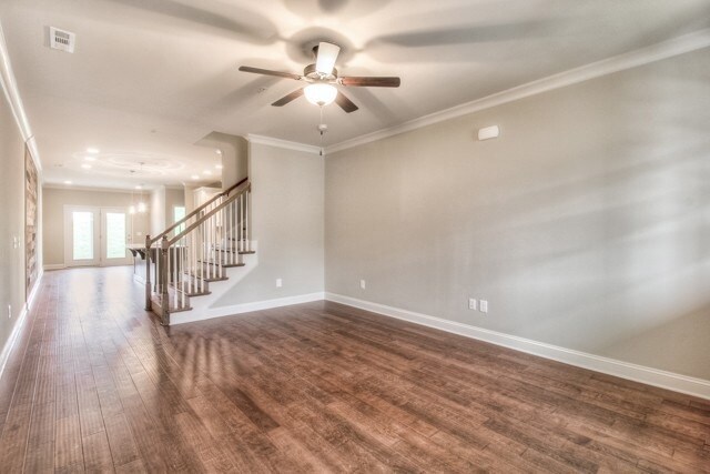 Foto del edificio - 1457 Channing Dr