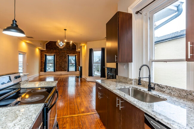 Building Photo - 257 S Limestone