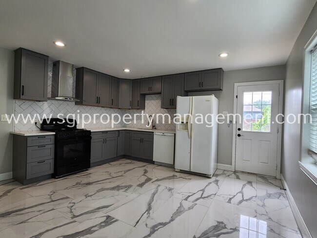 Building Photo - 1212 Ridgeview St