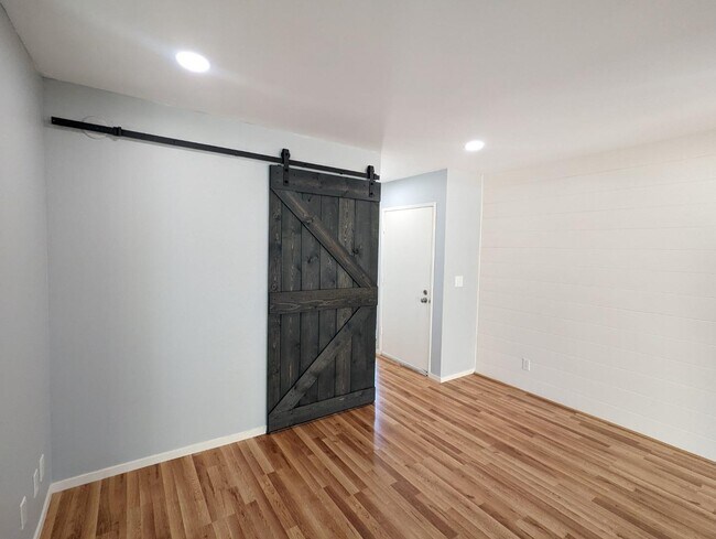 Building Photo - 942 Kiely Blvd