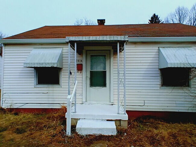 Building Photo - Completely Remodeled | Be the First to Live Here | Voucher Friendly