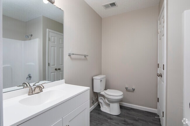 2HAB, 2BA - 989 ft² - Segundo baño - Briarwood Apartments