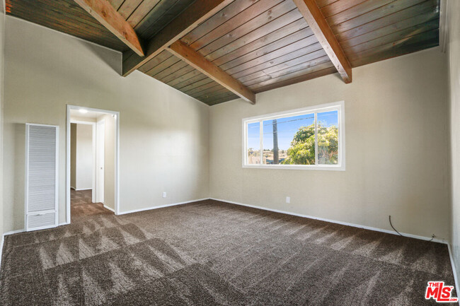 Building Photo - 7525 Crenshaw Blvd