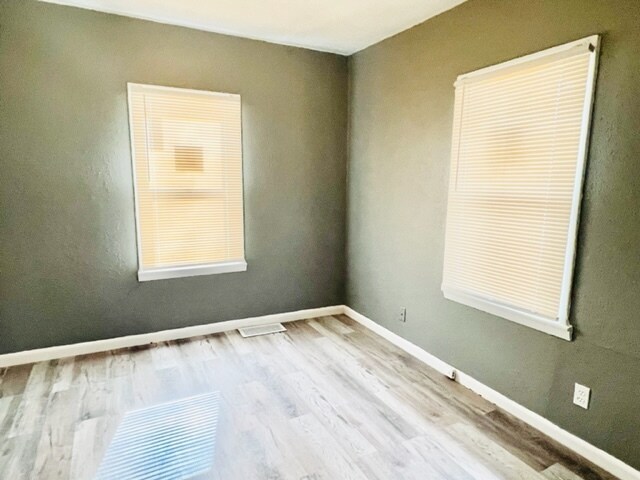Foto del edificio - 4215 E 60th St