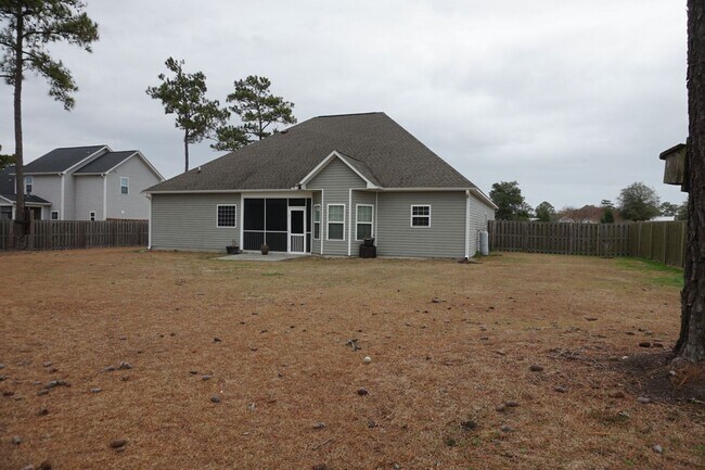 Building Photo - 3 Bedroom 2 Full Bathroom w/ Bonus Room located in The Preserves at Tidewater, Sneads Ferry!