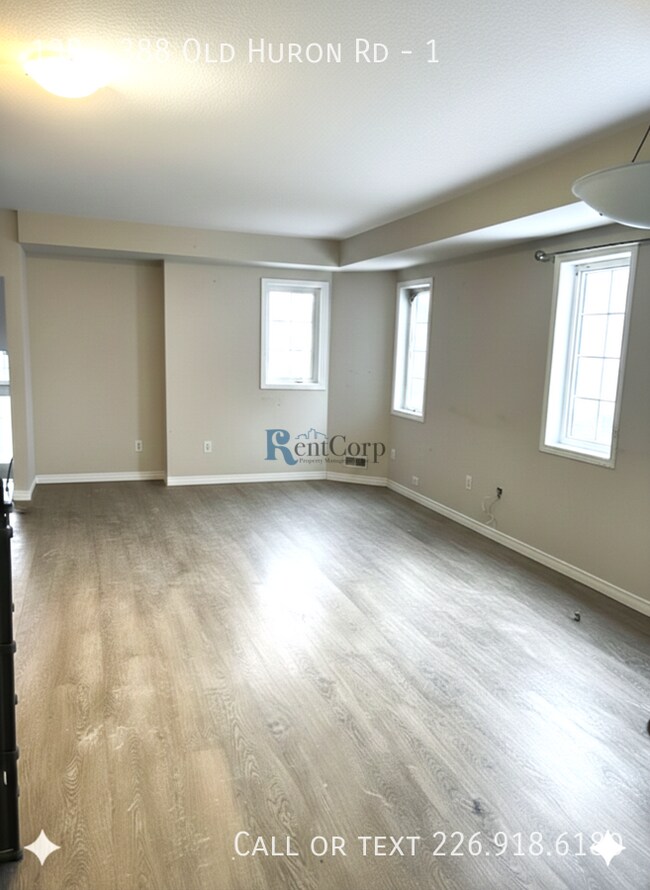 Photo du bâtiment - 388-388 Old Huron Rd