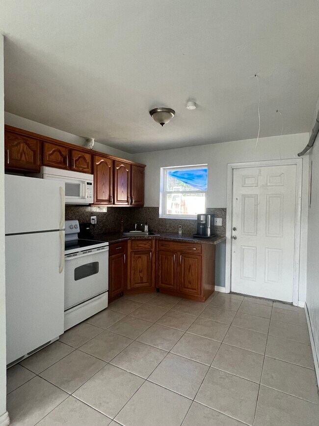 Foto del edificio - 4643 Myrtle Ln