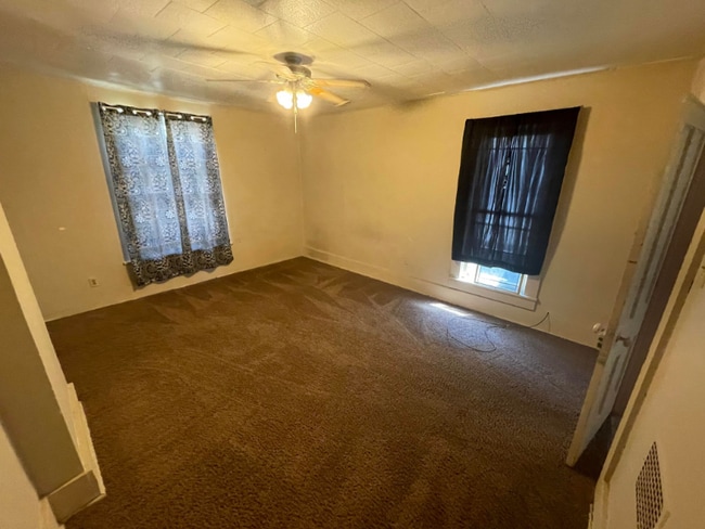 Building Photo - 1202 Gomber Ave