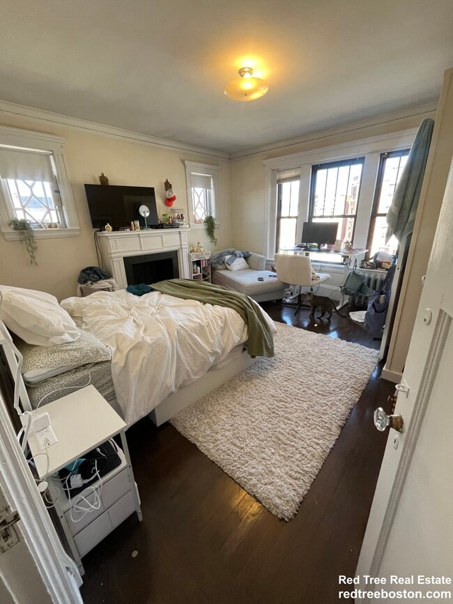 Building Photo - 458 Park Dr