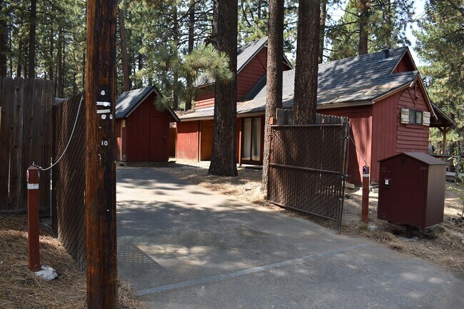 Building Photo - 3752 Aspen Ave