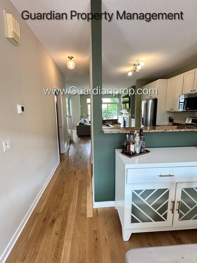 Foto del edificio - Northeast Minneapolis Town Home, Patio/Dec...